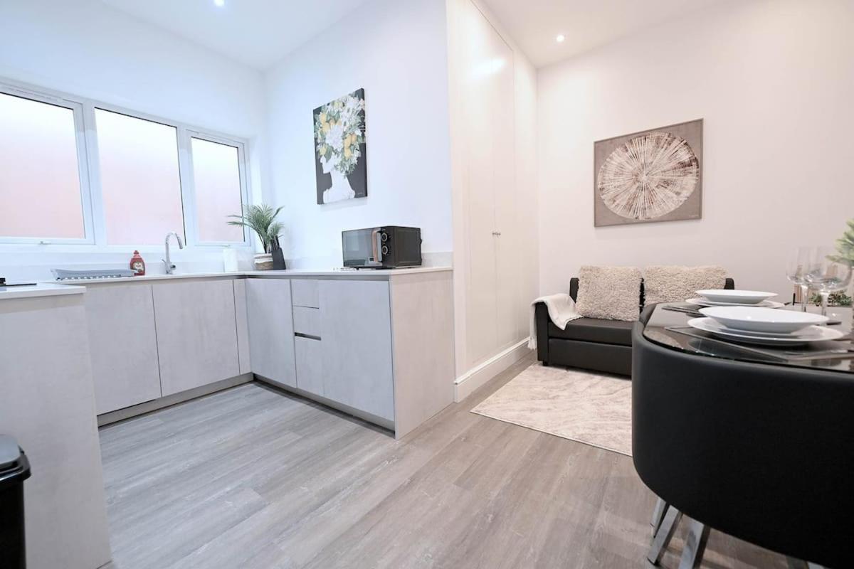 West Hendon With Parking Appartamento *